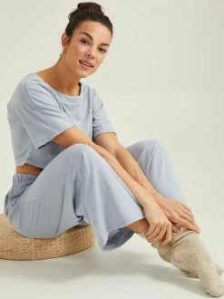 Unhindered Cropped Tee