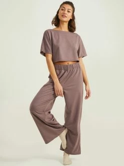 Unhindered Cropped Tee